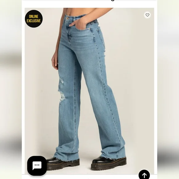 Distressed Wide Leg Jeans - Picture 3 of 9